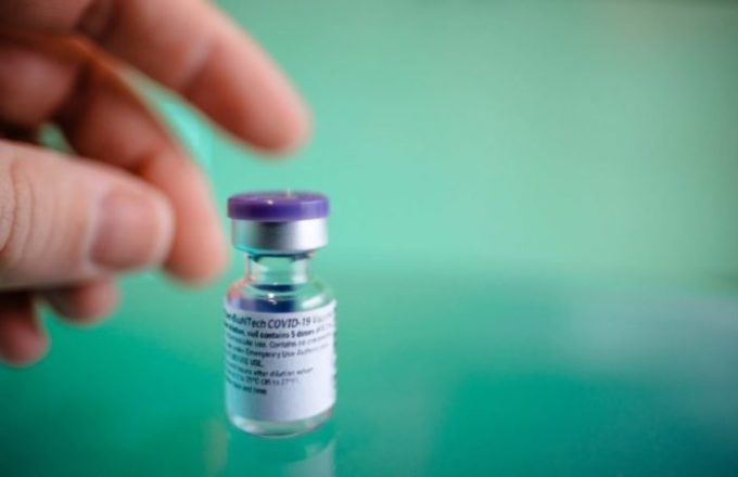 Um comitê deve conceder autorização do uso emergencial da vacina nos EUA