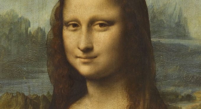 Visualizar a Mona Lisa, obra de Leonardo da Vinci, é uma das experiências do museu