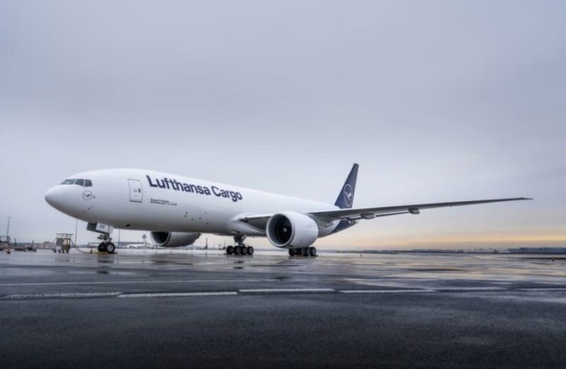 Lufthansa planeja reduzir sua malha de inverno em 33 mil voos por causa de temores sobre a disseminação da variante Ômicron
