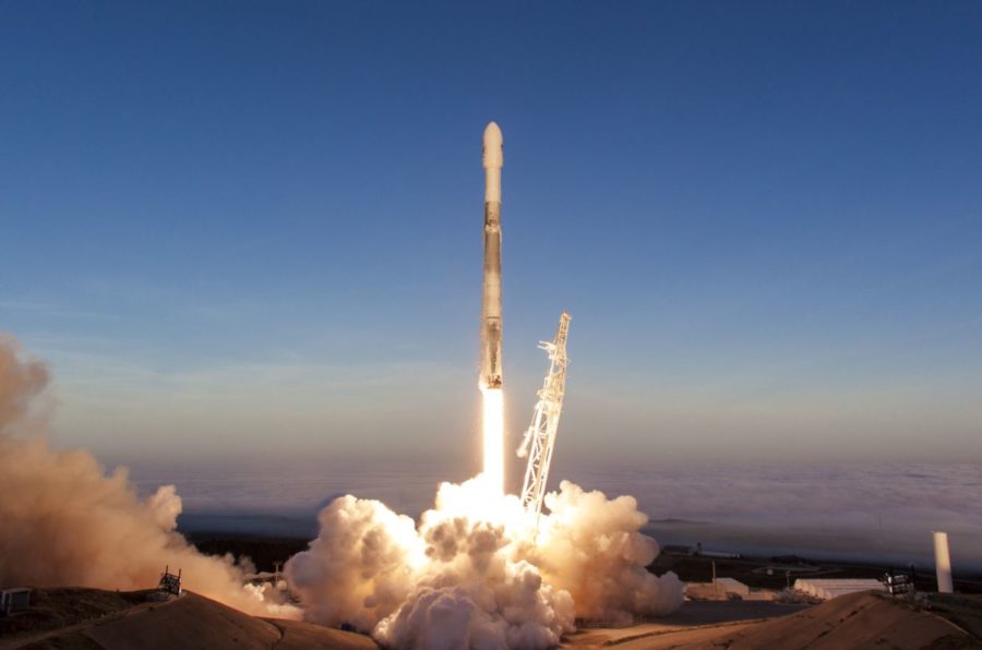 Elon Muskestá "altamente confiante" que a SpaceX lançará pessoas em direção a Marte em 2026, ou em 2024 "se tivermos sorte"