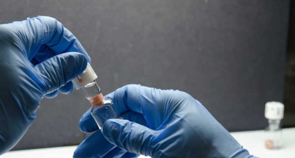 Agência americana afirma que essa vacina oferece forte proteção contra Covid-19 em cerca de 10 dias após a primeira dose.