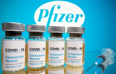 A maior dificuldade estaria no transporte das vacinas, porém a Pfizer disse que dispõe de contêineres portáteis para distribuição das ampolas.