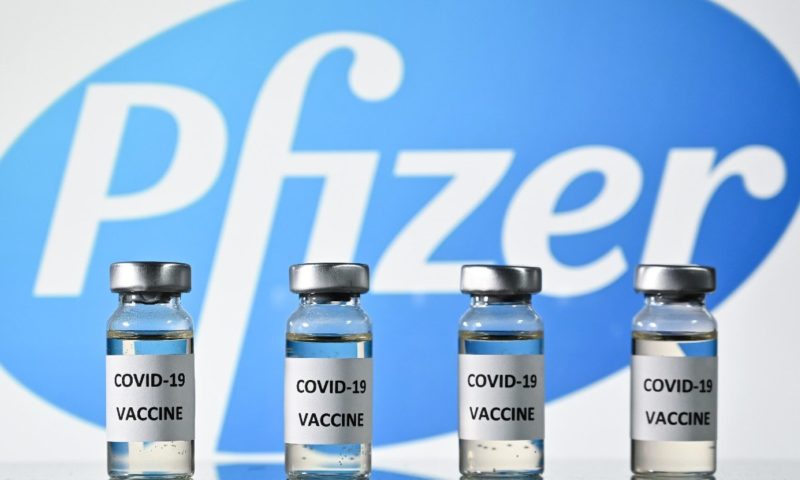 A vacina da Pfizer é aplicada em todo o mundo e reforço pode servir como forma de gerar manutenção anticorpos