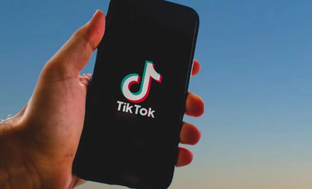 O TikTok é a mídia social da moda entre crianças e jovens