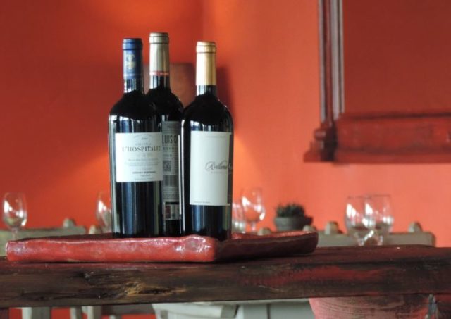 Os ladrões roubaram cinco garrafas de vinho avaliadas em mais de R$ 1,3 milhões