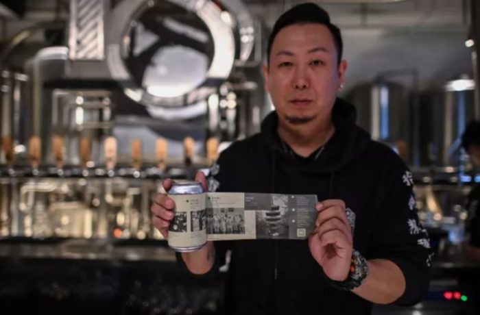 Um empresáriode Wuhan, cidade onde o novo coronavírus foi detetado pela 1ª vez, na China, criou a cerveja "Wuhan Jia Hazi You!" (Wuhan, Permaneça Forte!")