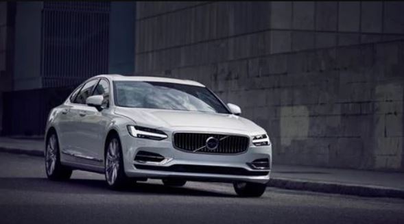 Numa iniciativa inédita, a marca sueca estreará em janeiro o programa Volvo Lovers de empréstimo gratuito de 100 carros híbridos de sua frota