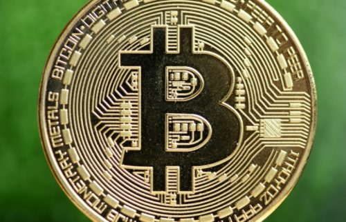 Bitcoin ultrapassa 30 mil dólares pela primeira vez em sua história