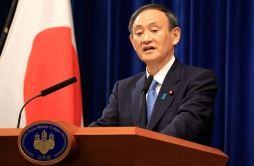 O primeiro-ministro japonês Yoshihide Suga