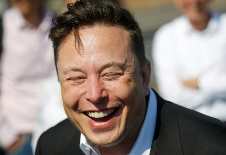 Golpistas "fingem ser celebridades - como um aspirante a Elon Musk - dando brindes com a promessa de multiplicar qualquer criptomoeda que você enviar"
