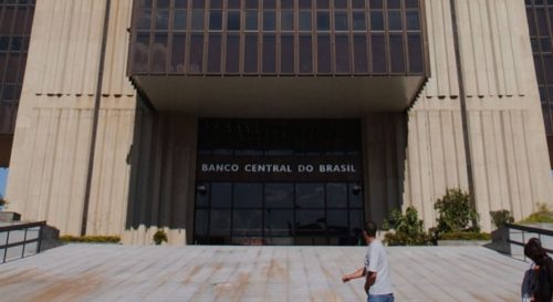 O Copom reúne-se a cada 45 dias. No primeiro dia do encontro, são feitas apresentações técnicas sobre a evolução e as perspectivas das economias brasileira e mundial e o comportamento do mercado financeiro.