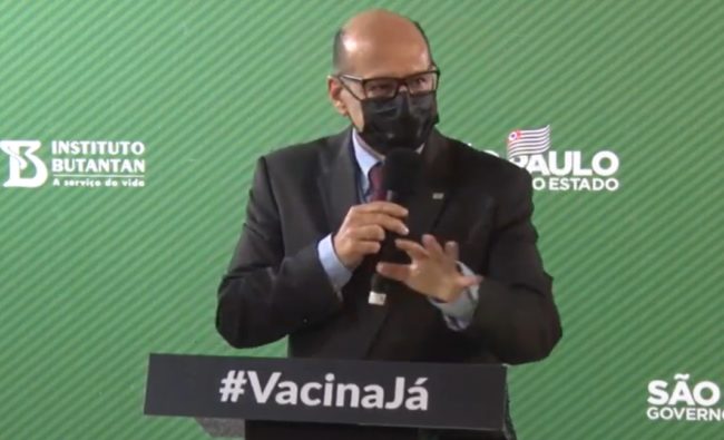 Covas participa, neste momento, de entrevista coletiva, em São Paulo, para anunciar mais detalhes sobre a vacina