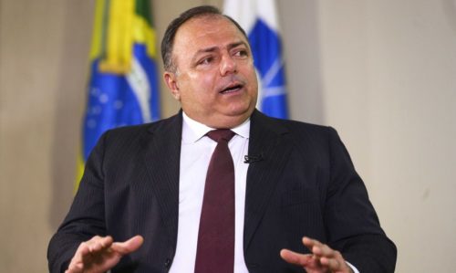 Sob pressão no cargo, Pazuello deve ficar em Manaus "o tempo que for necessário"