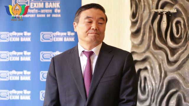 O suborno atribuído a Hu Huaibang ocorreu entre 2009 e 2019, em troca de usar seu poder para facilitar as transações de financiamento e promoções para outros executivos