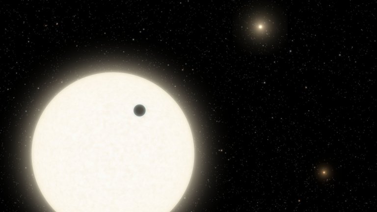 Trata-se, possivelmente, de um exoplaneta do tamanho de Netuno. O planeta completava uma volta em torno do Sol a cada 5 dias e está a 1800 anos-luz da Terra