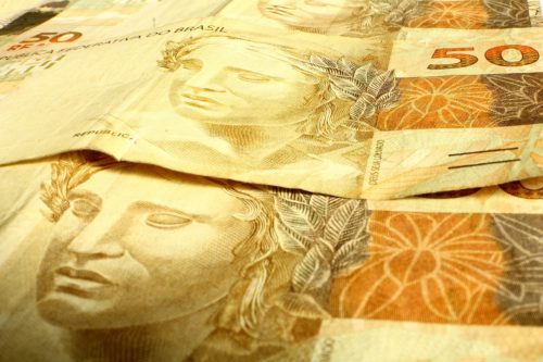O reajuste dos segurados que ganham até um salário mínimo passou de R$ 1.045 para R$ 1.100
