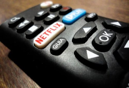Os papéis da Netflix subiram até 13% depois do recorde de 37 milhões de novos assinantes pagos em 2020