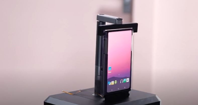 Um dos destaques da fabricante é o smartphone com a tecnologia Rollable Display, onde é possível expandir a tela e transformá-la em um tablet