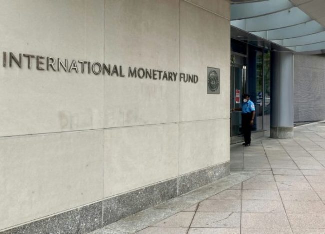 Economistas del Fondo Monetario Internacional, basado en Washington, revisaron las estimaciones sobre la economía de América Latina
