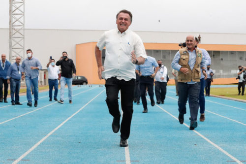 Para frear greve dos caminhoneiros, Bolsonaro entra em disputa contra governadores por ICMS