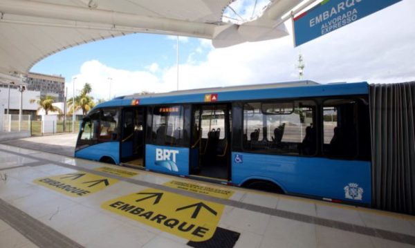 A paralisação dos serviços do BRT provocou aglomerações no sistema de ônibus comum