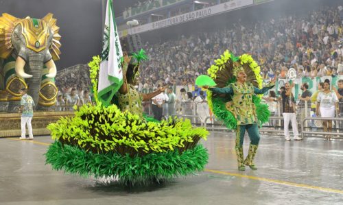 O carnaval de rua e o desfile das escolas de samba foram confirmados pela prefeitura e ingressos para o sambódromo serão vendidos a partir de 10 reais. 