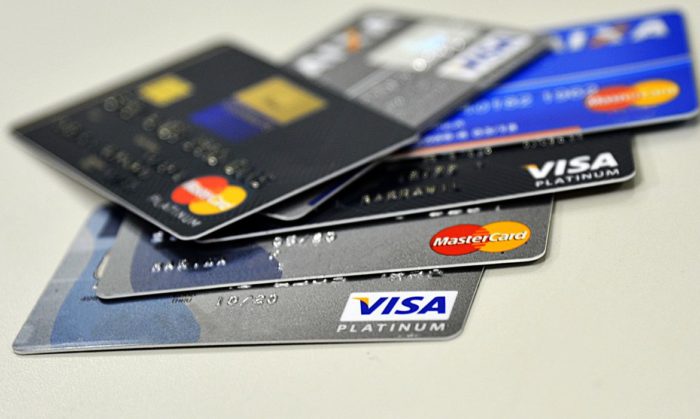 Cartão de crédito: uso do rotativo cresceu no Brasil