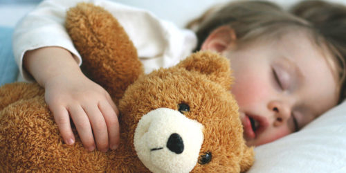 Essas crianças são mais propensas a ter distúrbios, como pesadelos, sonambulismo ou problemas respiratórios durante o sono