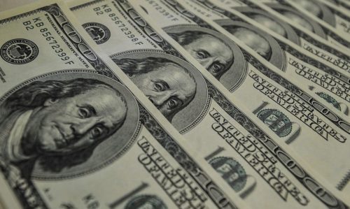 O dólar à vista encerrou a quarta-feira com queda de 0,40%, a R$ 5,4207