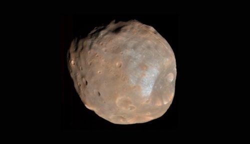 Os cientistas acreditam que os ions vindos da atmosfera de Marte podem estar preservados na camada superior da superfície de Phobos.
