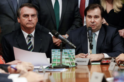 Adversário de Bolsonaro, Maia critica falta de vontade do governo em debater a extensão do auxílio emergencial de forma sustentável