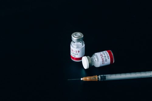 A droga chamada Itolizumab diminuiu as taxas de citocinas nos três pacientes em que foi testada; dois pacientes se recuperaram totalmente.