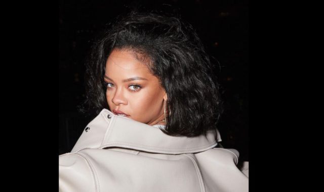 Conduzida por Rihanna, a marca Fenty ainda conta com uma linha de cuidados com a pele e outra de lingeries