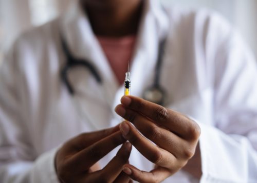 O Governo do Estado de São Paulo autorizou o Instituto Butantan comprar 20 milhões de doses da CoronaVac adicionais para imunizar os paulistas