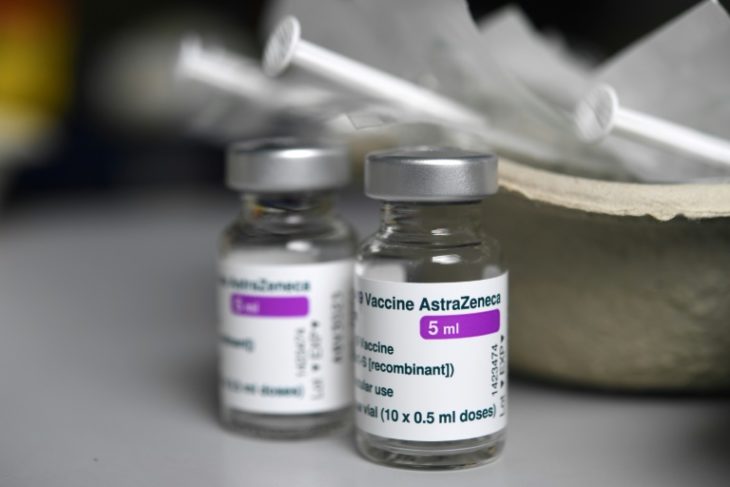 Diretor científico da Universidade de Oxford defende segurança da vacina anticovid da AstraZeneca