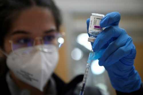 A vacina da Pfizer/BioNTech, batizada de Comirnaty, é a única com registro definitivo no Brasil - a Coronavac e a de Oxford/AstraZeneca, só uso emergencial