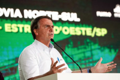 A incapacidade de Bolsonaro e o crescente ritmo de infecções no Brasil colocam o mundo inteiro em risco, diz o texto