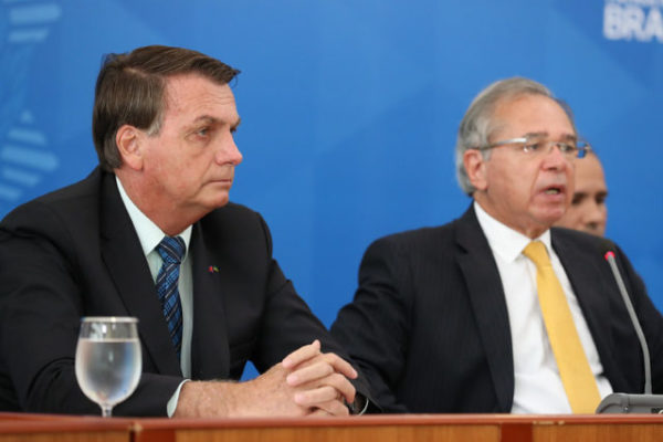 Bolsonaro e Paulo Guedes terão de apontar onde vão cortar benefícios fiscais para manter gastos emergenciais sem furar o orçamento