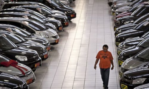 Em fevereiro, o setor tinha 876.306 automóveis de passeio e comerciais leves negociados