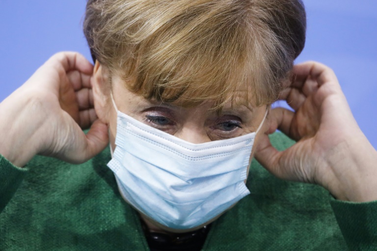 O Partido Cristão-Democrata Alemão (CDU) e seu aliado bávaro (CSU) tentam encerrar o "caso das máscaras" no qual dois parlamentares estão envolvidos, exigindo aos seus membros que declarem os benefícios recebidos