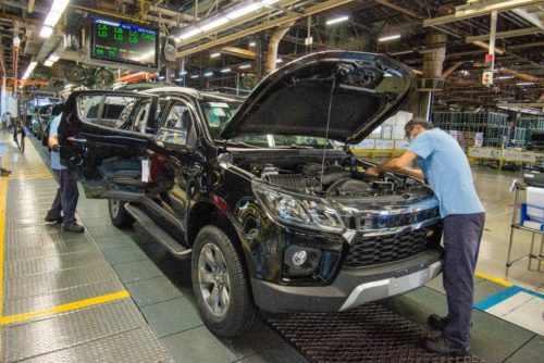 Suspensão na fábrica de São José dos Campos ocorrerá em razão da falta de componentes que vem impedindo o funcionamento regular da indústria de automóveis