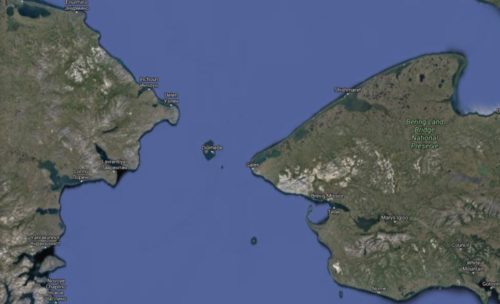 Duas ilhas estão a apenas 4 quilômetros de distância uma da outra e servem como limite entre a Federação Russa e os Estados Unidos da América.