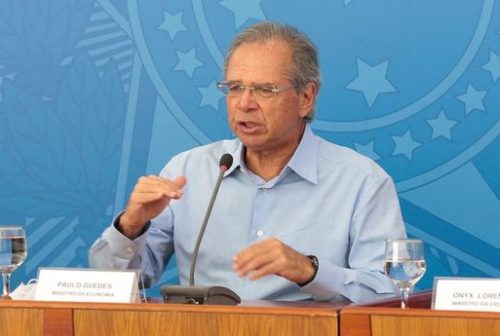 Guedes diz que ajuda mais o Brasil ficando no governo apesar da "ameaça de intervenção em uma empresa que não será privatizada"