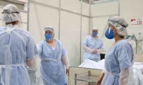 Os hospitais estão saturados com pacientes internados por covid-19