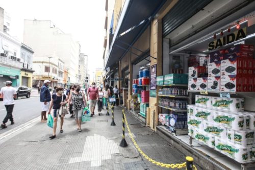 Poucos comerciantes estão furando a fase vermelha e abrindo lojas em São Paulo