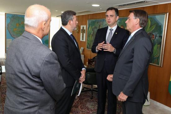 O presidente Jair Bolsonaro também esteve na reunião com Lira e Pacheco sobre o auxílio emergencial