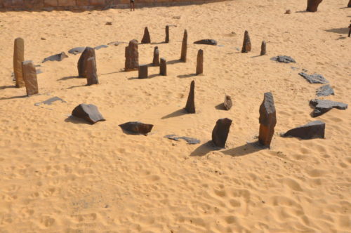 O Nabta Playa fica a cerca de 1.000 Km ao sul da Grande Pirâmide de Gizé, no Egito. Foi construído há mais de sete mil anos