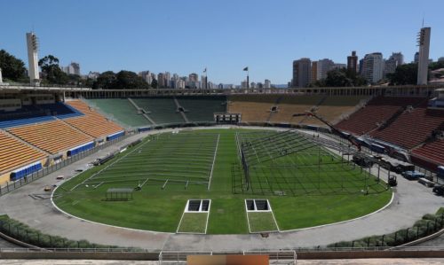 O Complexo Esportivo do Pacaembu é composto pelo Estádio Municipal Paulo Machado de Carvalho e por seu Centro Poliesportivo