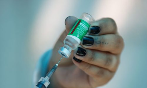 O Brasil já recebeu um milhão de doses pelo programa de distribuição de vacinas da Organização Mundial da Saúde (OMS e deve ser contemplado com a nova leva