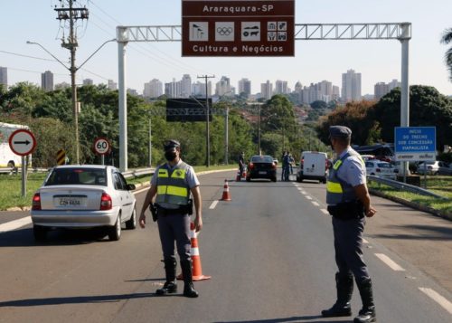 Em Araraquara, pelo menos 24 veículos foram impedidos de entrar na cidade na quarta (31) porque não conseguiram justificar o motivo de entrar na cidade